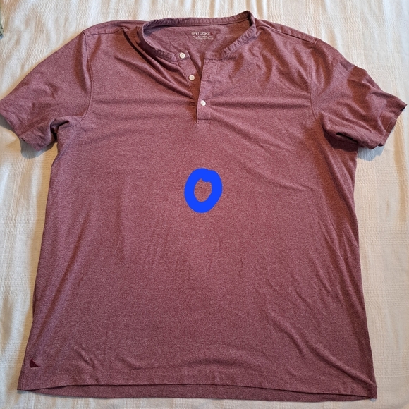 Untuckit men's XL lt red 3 button shirt has small hole puctured, for layering - Picture 2 of 6